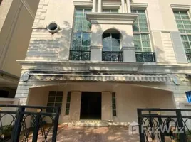 在Baan Klang Krung Rama 3出售的4 卧室 联排别墅, Chong Nonsi, 然那华, 曼谷, 泰国