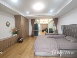 1 спален Квартира в аренду в Nusa State Tower Condominium, Si Lom