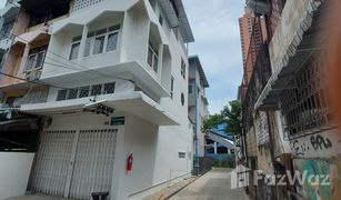 曼谷 Khlong Toei 2 卧室 联排别墅 售 