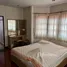5 침실 Baan Ploy Burin에서 판매하는 주택, 창 클란