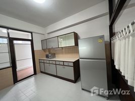 2 спален Кондо в аренду в CS Villa, Khlong Tan Nuea