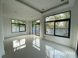 Studio House for sale in Bang Krabao, Nakhon Pathom Krisda City Golf Hills