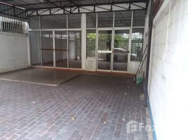 4 Schlafzimmer Reihenhaus zu vermieten in Bangkok, Chantharakasem, Chatuchak, Bangkok