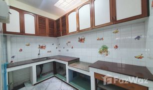 3 Bedrooms Whole Building for sale in Khlong Ton Sai, Bangkok 