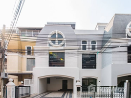 7 Schlafzimmer Reihenhaus zu vermieten in Watthana, Bangkok, Khlong Tan Nuea, Watthana