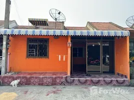 2 Schlafzimmer Reihenhaus zu verkaufen im Supha Mongkhon Village , Tha Talat