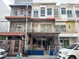 4 Bedroom Townhouse for sale at Baan Busara Phetkasem 81, Nong Khang Phlu