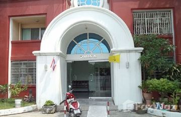 Baan Suan Pongpet in Khlong Kluea, 비타부리