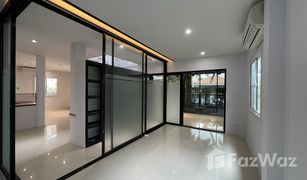 3 Bedrooms House for sale in Lat Phrao, Bangkok Baan Unrak Nakniwat15