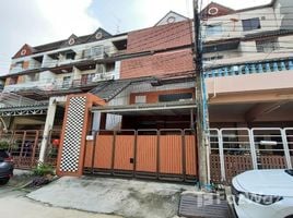 5 Schlafzimmer Reihenhaus zu vermieten im Varathorn Ville, Suan Luang, Suan Luang