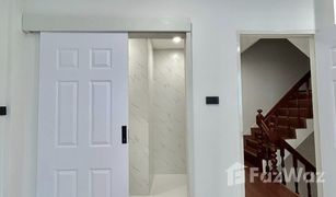 6 Bedrooms Townhouse for sale in Thung Wat Don, Bangkok 