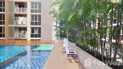 Photo 1 of the Piscine commune at The Master Sathorn Executive