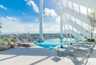 Фото 3 of the สระว่ายน้ำ at Arbour Hotel & Residence