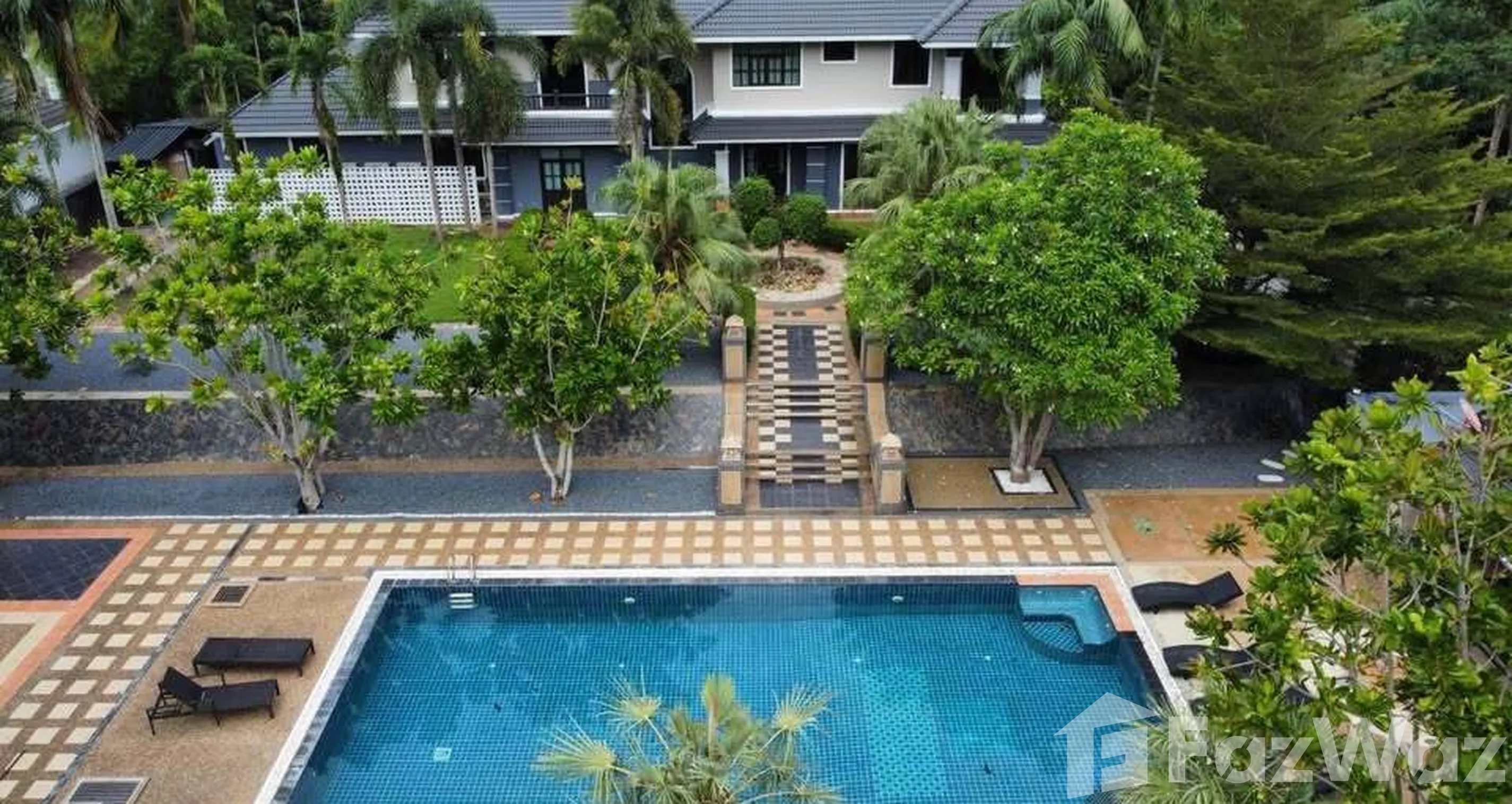 A Private 5 Bedrooms Retreat Surrounded by Nature