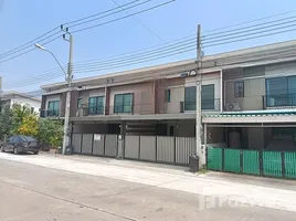 3 Bedroom Townhouse for sale at The Connect Onnut-Wongwann, Dokmai