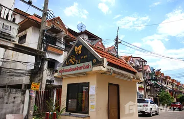 Royal Nakarin Villa in Nong Bon, Бангкок