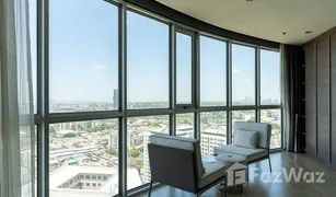 1 Bedroom Condo for sale in Phra Khanong Nuea, Bangkok Sky Walk Residences