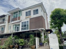 3 Bedroom Townhouse for sale at Thanapat Haus Sathorn-Narathiwas, Chong Nonsi