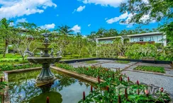 Photo 2 of the Jardin commun at Lotus Gardens