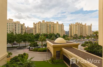Al Hatimi in Shoreline Apartments, Дубай