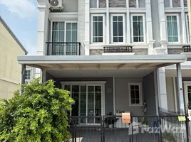 ทาวน์เฮ้าส์ 4 ห้องนอน ให้เช่า ในโครงการ โกลเด้น ทาวน์ 3 บางนา-สวนหลวง, ดอกไม้