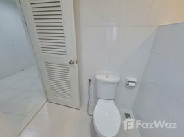 1 спален Кондо в аренду в Asoke Towers, Khlong Toei Nuea