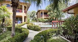 Villas Playa Langosta 3: True beachfront condo right on the ocean中可用单位