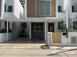3 Bedroom Townhouse for sale at Malada Grand Coulee, Buak Khang