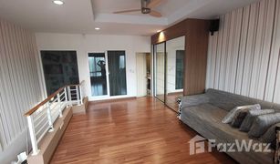 3 Schlafzimmern Reihenhaus zu verkaufen in Chong Nonsi, Bangkok Baan Klang Krung Rama 3