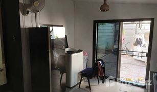 3 Schlafzimmern Reihenhaus zu verkaufen in Talat Bang Khen, Bangkok Baan Klang Muang Vibhavadi