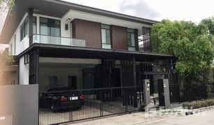 Дом, 4 спальни на продажу в Dokmai, Бангкок Manthana Onnut-Wongwaen 4