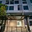 3 спален Таунхаус в аренду в Maison 168 Lat Phrao 101, Khlong Chan