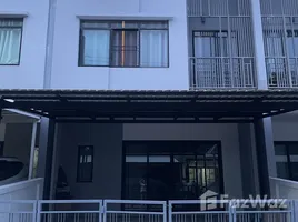 3 Habitación Adosado en venta en Stories Onnut-Wongwaen, Dokmai