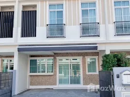 3 Bedroom Townhouse for sale at Indy Bangna Ramkhaemhaeng 2, Dokmai