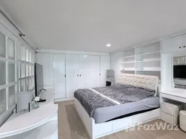 2 Bedroom Condo for rent at Diamond Tower, Si Lom