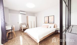 Studio Condo for sale in Chantharakasem, Bangkok Baan Phrayapirom-Ratchada