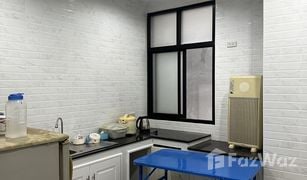 3 Bedrooms Shophouse for sale in Ban Bat, Bangkok 