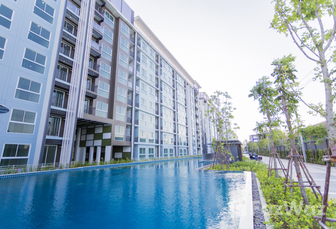 Fotos 2 of the สระว่ายน้ำ at IRIS Westgate