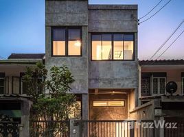 2 Schlafzimmer Villa zu vermieten in FazWaz.de, Bang Kapi, Huai Khwang, Bangkok, Thailand