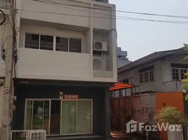 250 m² Office for rent in Din Daeng, Bangkok, Din Daeng, Din Daeng