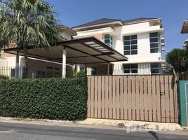 4 Bedrooms House for sale in Wong Sawang, Bangkok Luxury House Modern Style