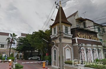 Baan Klang Muang Swiss Town in Chorakhe Bua, バンコク