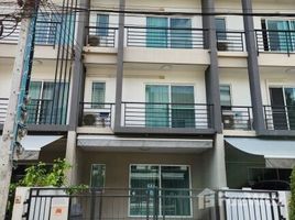 3 Bedroom Townhouse for sale at Baan Klang Muang Sukhumvit 77, Suan Luang, Suan Luang, Bangkok