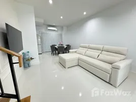 2 Habitación Adosado en alquiler en Baan Klang Muang Rama 9 Motorway, Suan Luang, Suan Luang, Bangkok, Tailandia