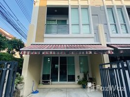 3 Bedrooms Townhouse for sale in Chantharakasem, Bangkok Baan Klang Muang Ratchada 36