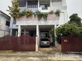 4 Bedroom House for sale in Hua Mak, Bangkok, Hua Mak