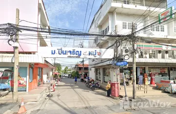 Pin Charoen 4 in Si Kan, Nonthaburi