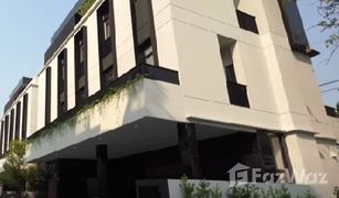 3 Bedrooms Townhouse for sale in Hua Mak, Bangkok Arna Rama 9