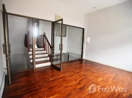 3 chambre Maison de ville à vendre à Baan Klang Muang Ratchada - Mengjai 2., Wang Thonglang