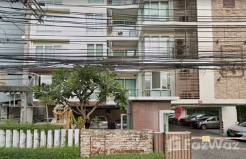 The Aree Condominium in サム・セン・ナイ, バンコク